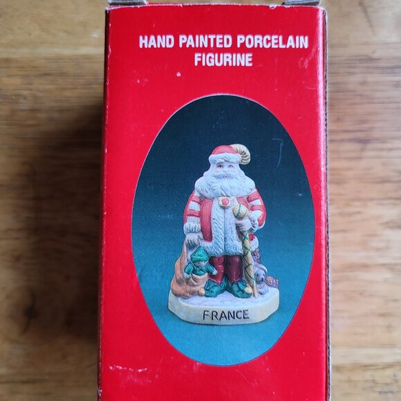 4 Santa's Of The Nations Porcelain Figurines China, Italy, France, England GUC - Picture 2 of 10